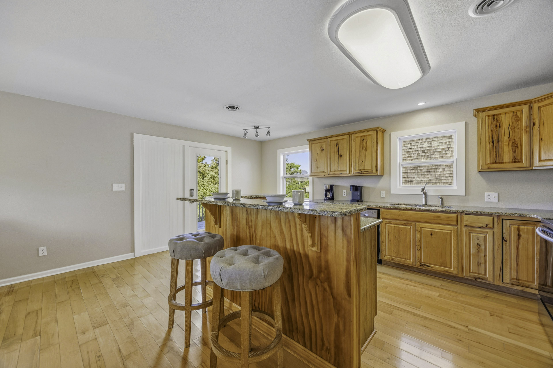 Surf Or Sound Realty 922 Soulshine Kitchen 5