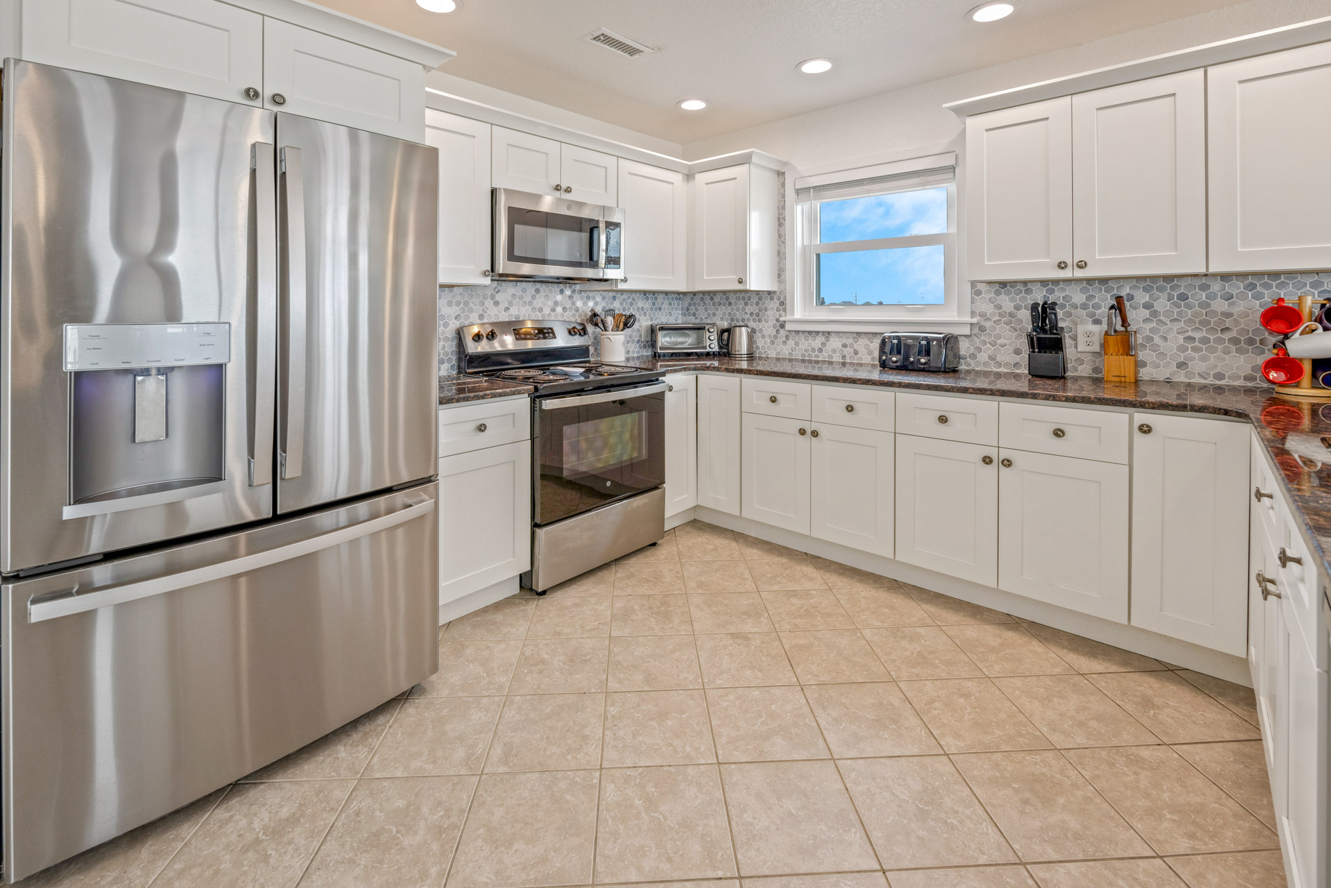 Surf Or Sound Realty 1226 Ocean's 31 Kitchen 2