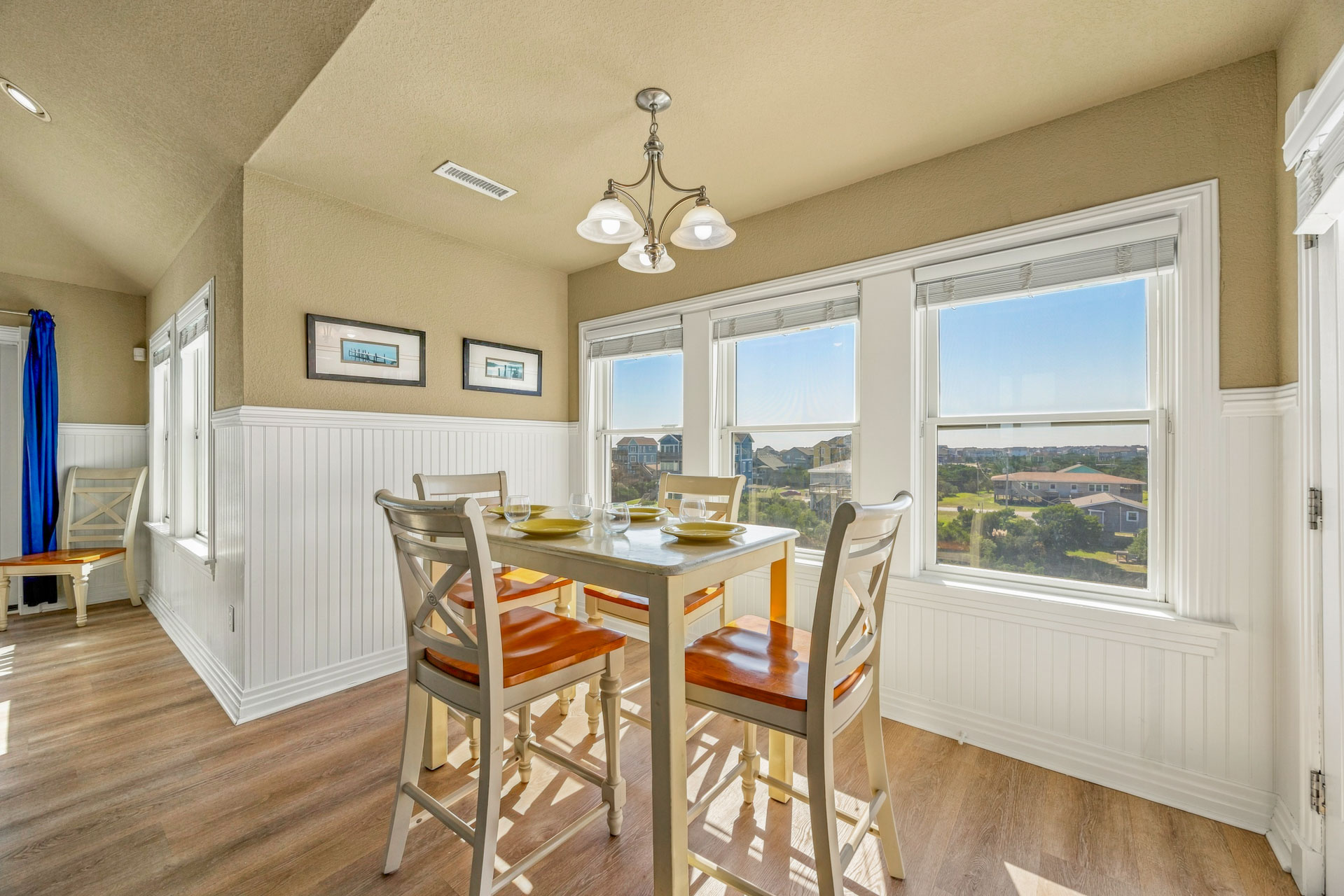 Surf Or Sound Realty 569 Cape Winds Dining Area 4