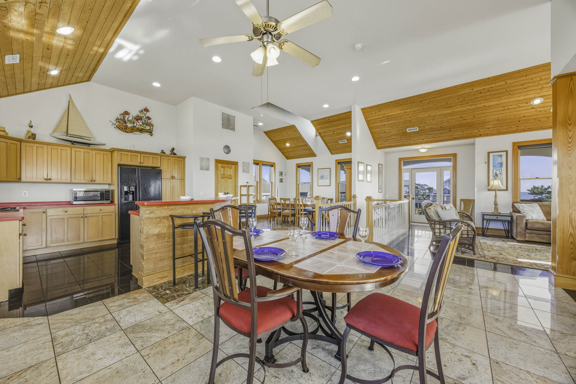 Surf Or Sound Realty 528 Hatteras Seaduction Dining Area 1