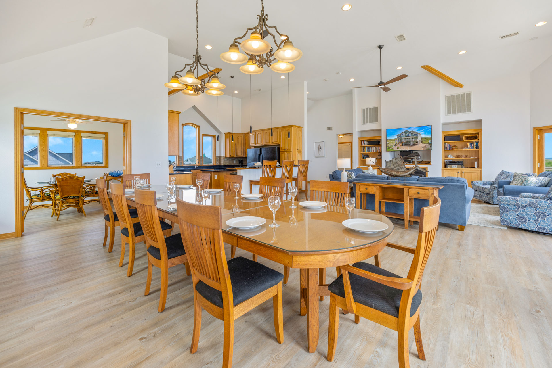 Surf Or Sound Realty 1150 God's Promise Dining Area 2
