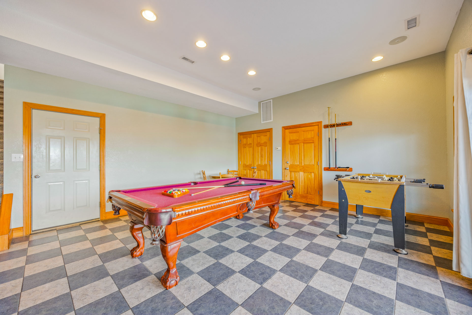 Surf Or Sound Realty 1251 Whispering Sands Game Room 2