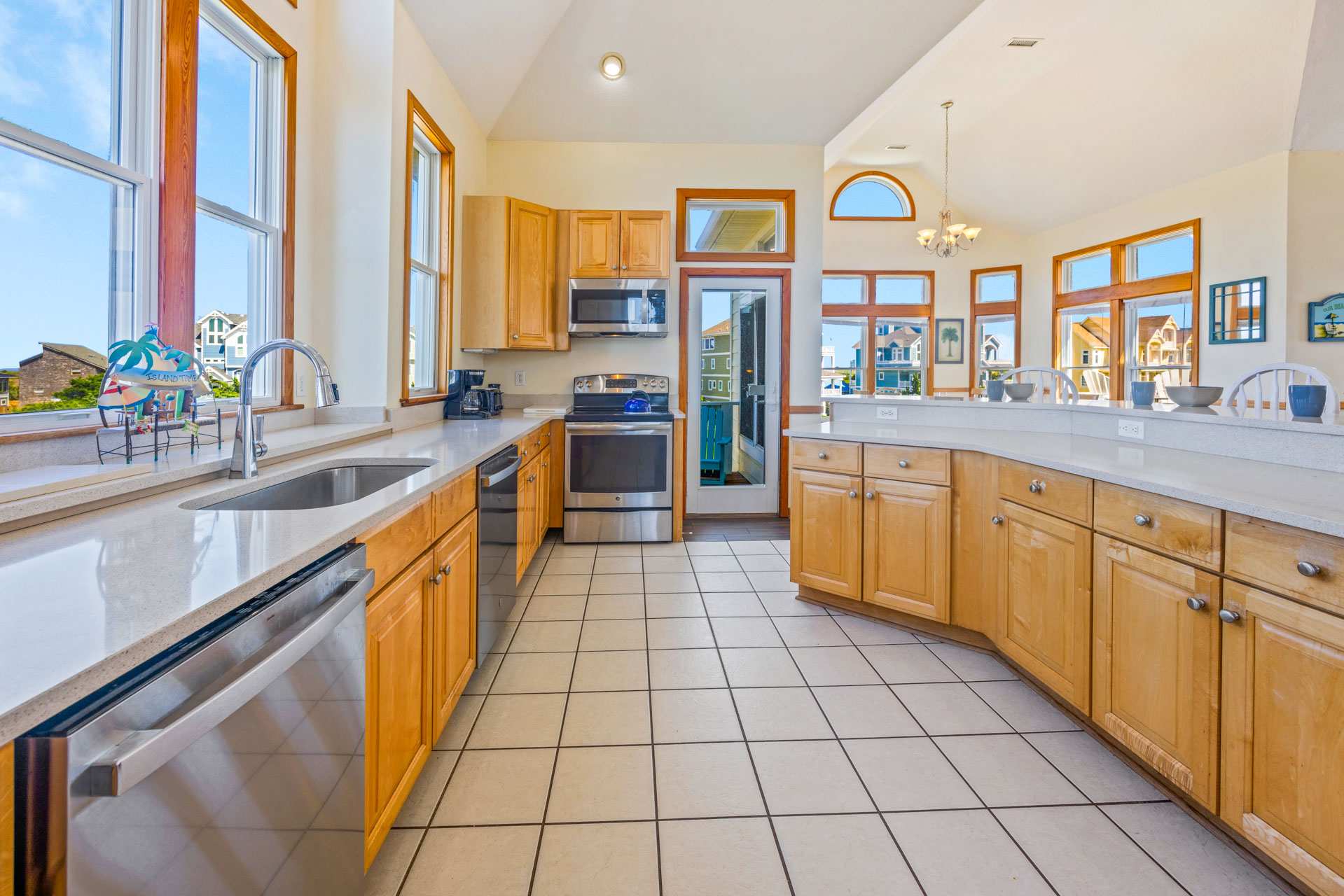 Surf Or Sound Realty 789 Ocean Isle Kitchen 3