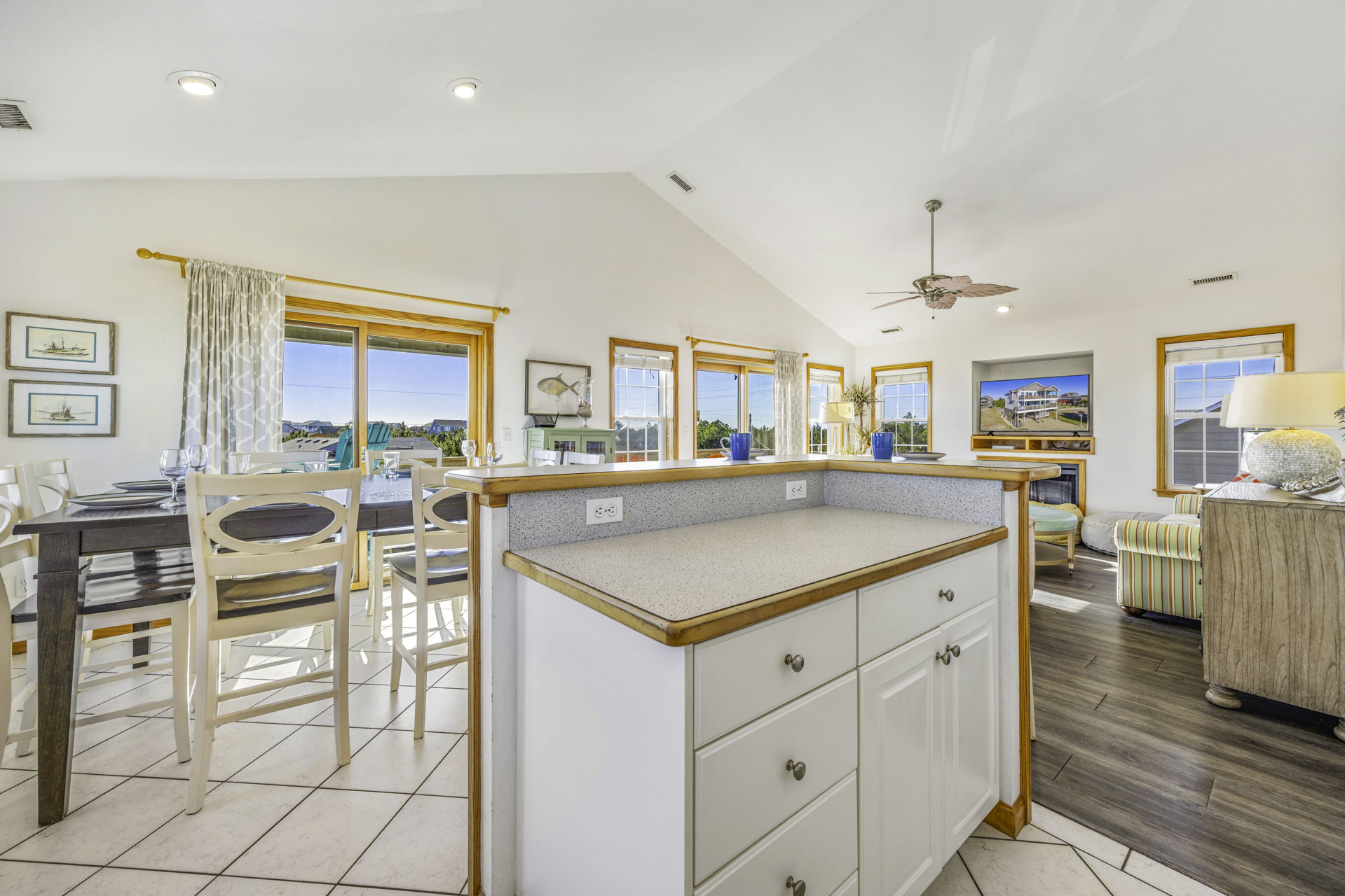 Surf Or Sound Realty 476 Changes In Attitude Kitchen 4