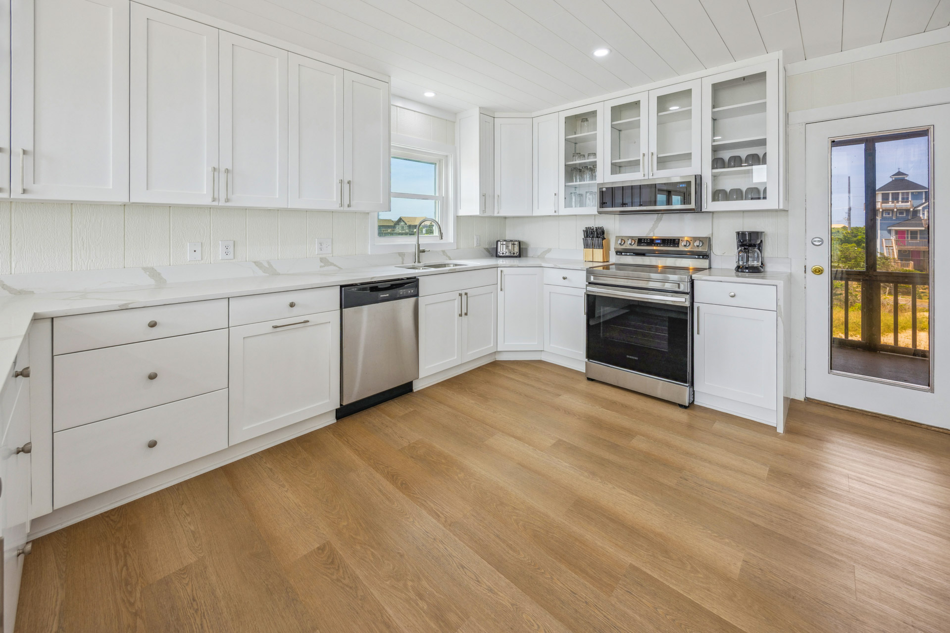 Surf Or Sound Realty 1214 Dream Gables Kitchen 3