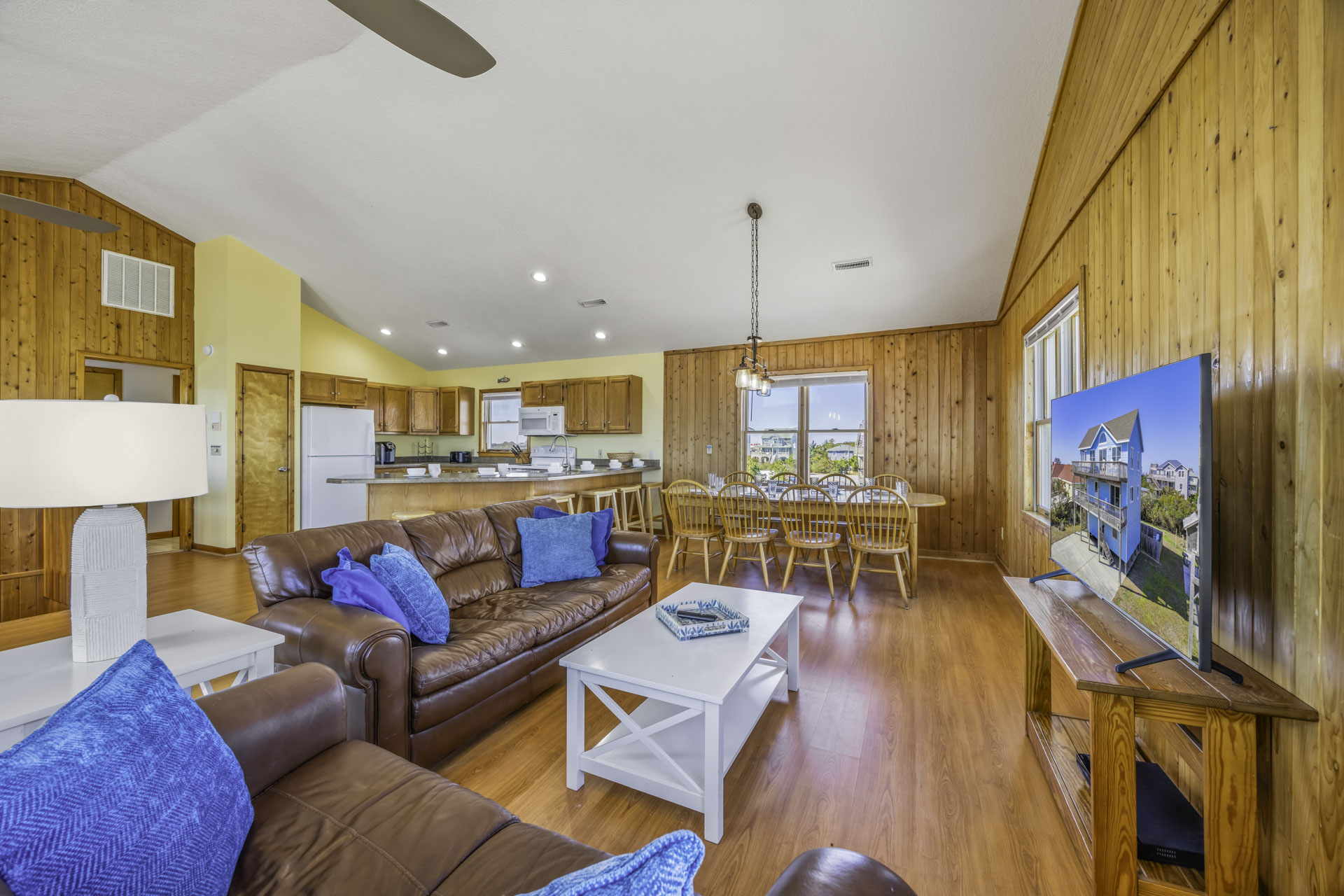 Surf Or Sound Realty 1245 Blue Wahoo Great Room 3