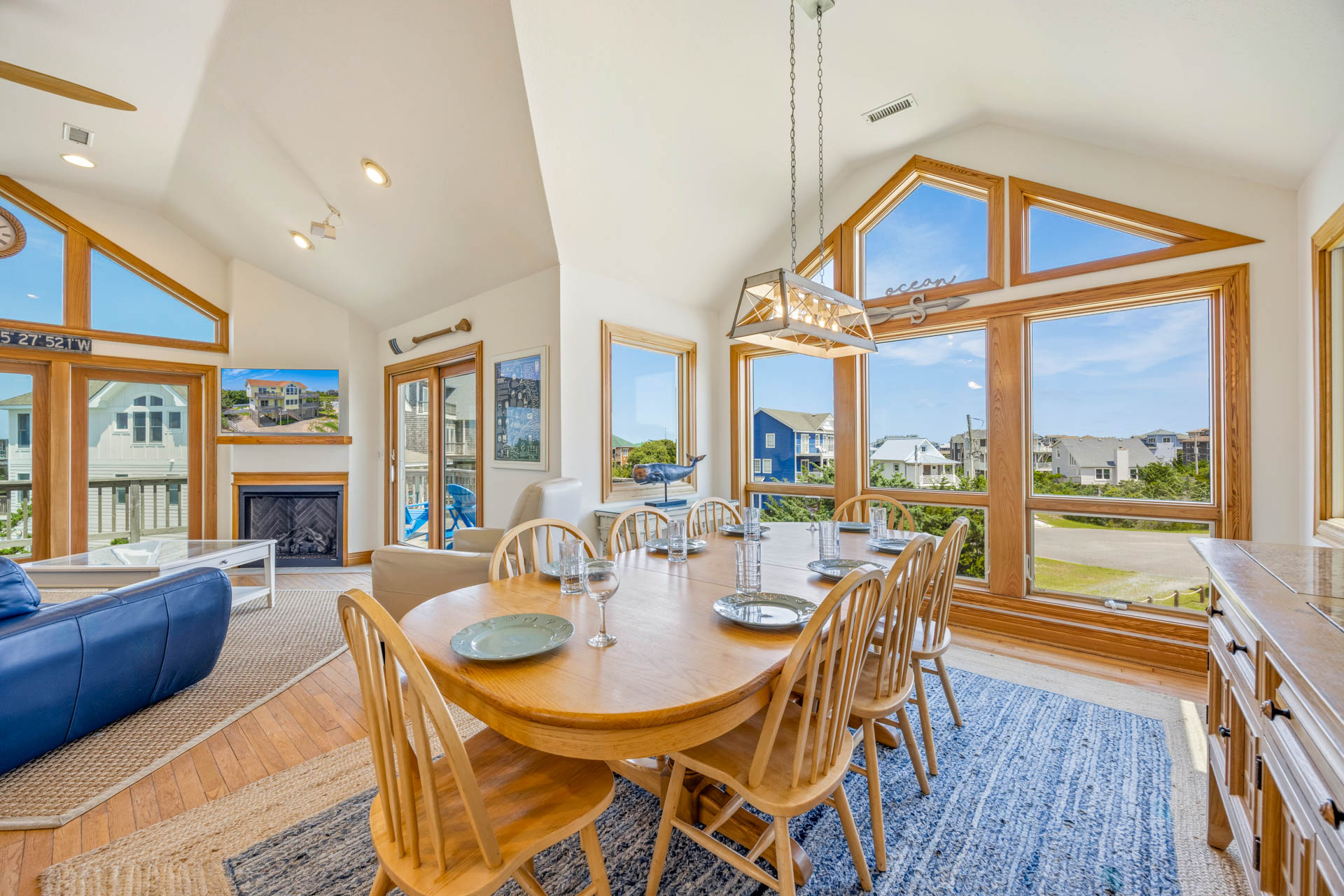 Surf Or Sound Realty 1256 X Marks The Spot Dining Area 3