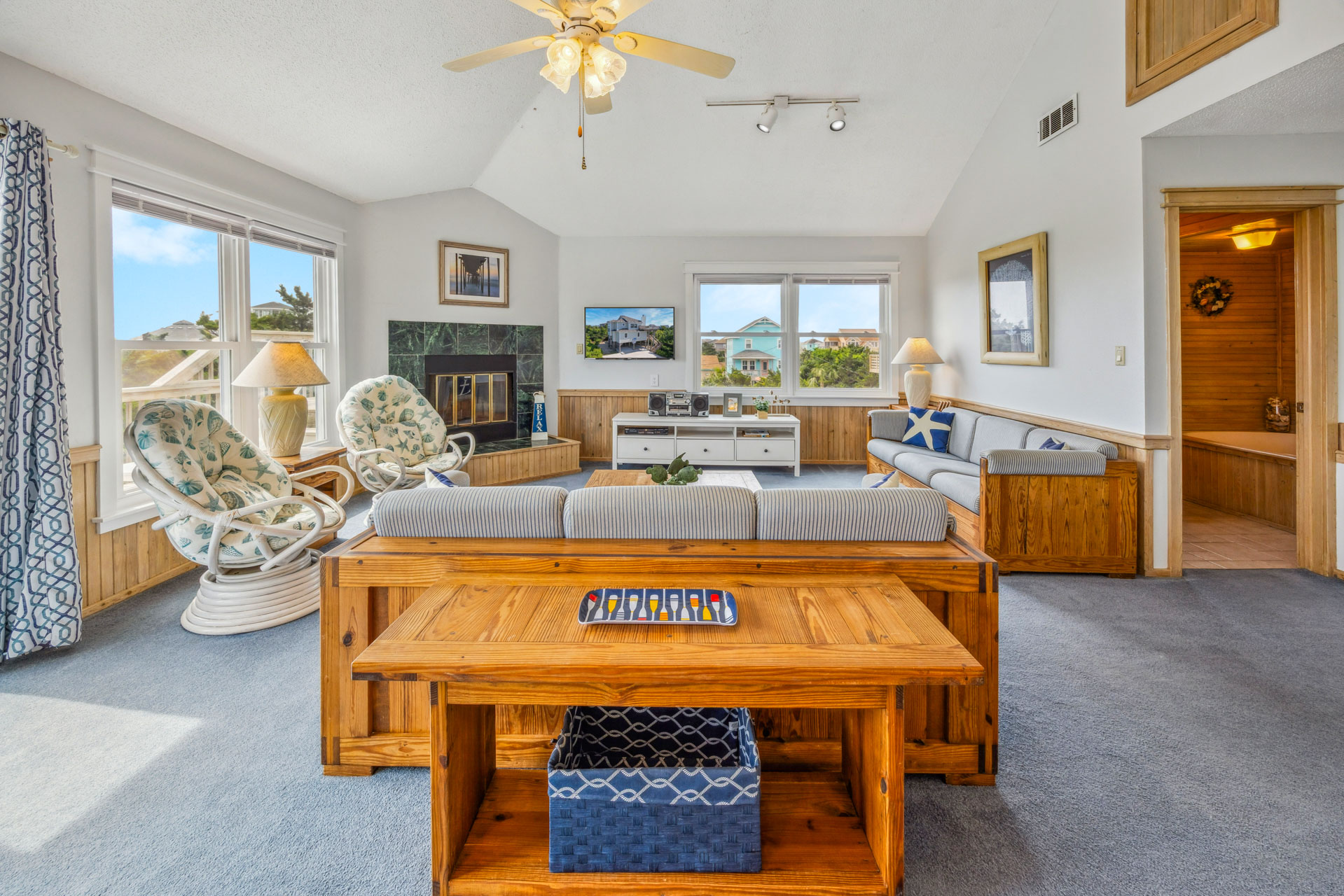 Surf Or Sound Realty 32 Ocean Escape Great Room 2