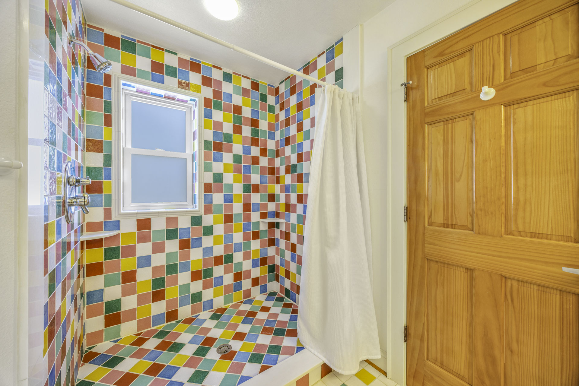 Surf Or Sound Realty 499 Jamaican Me Happy Bedroom 1 4