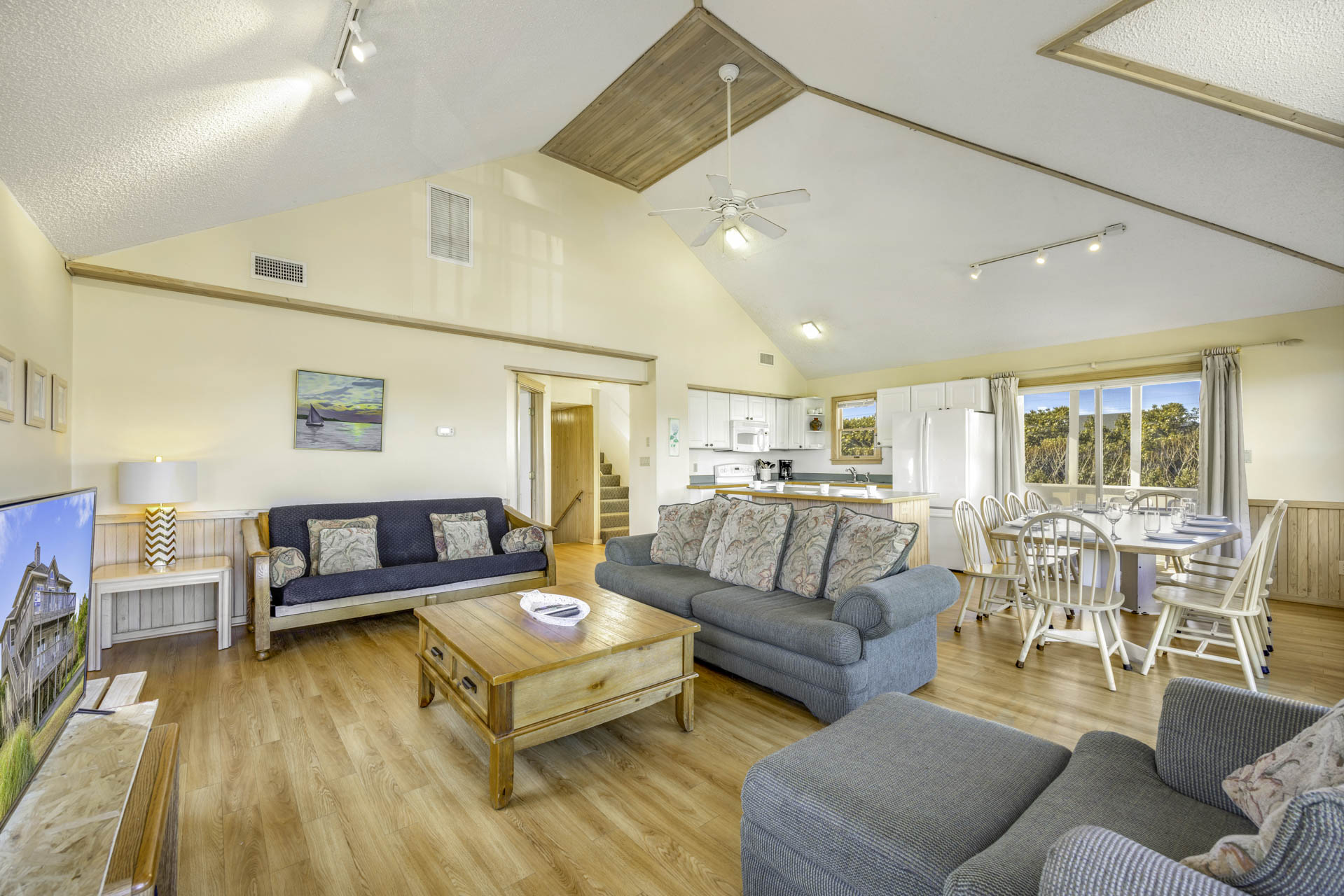 Surf Or Sound Realty 113 Sea Biscuit Great Room 2