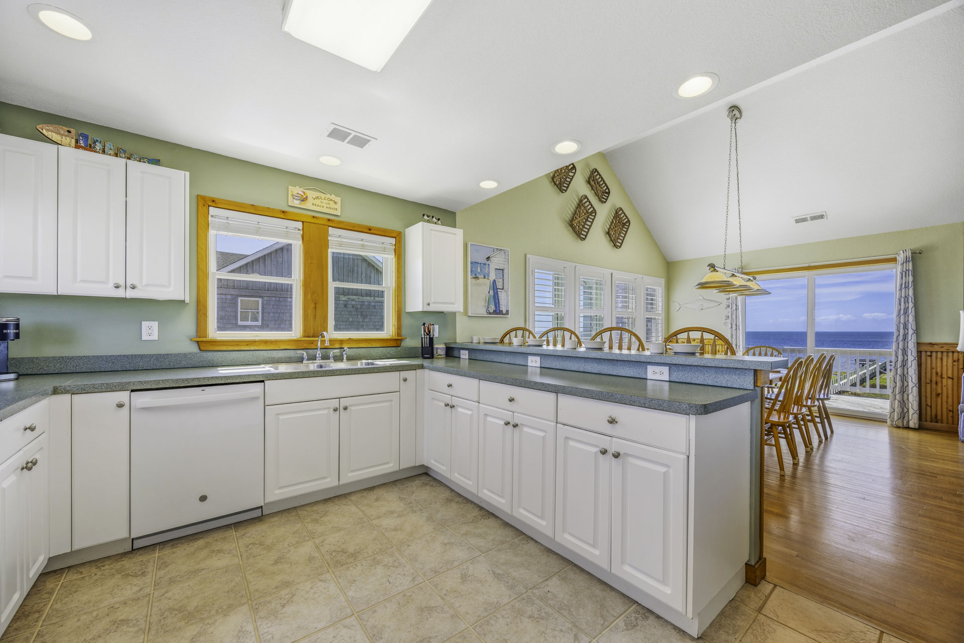 Surf Or Sound Realty 339 Salvo Sunsets Kitchen 2