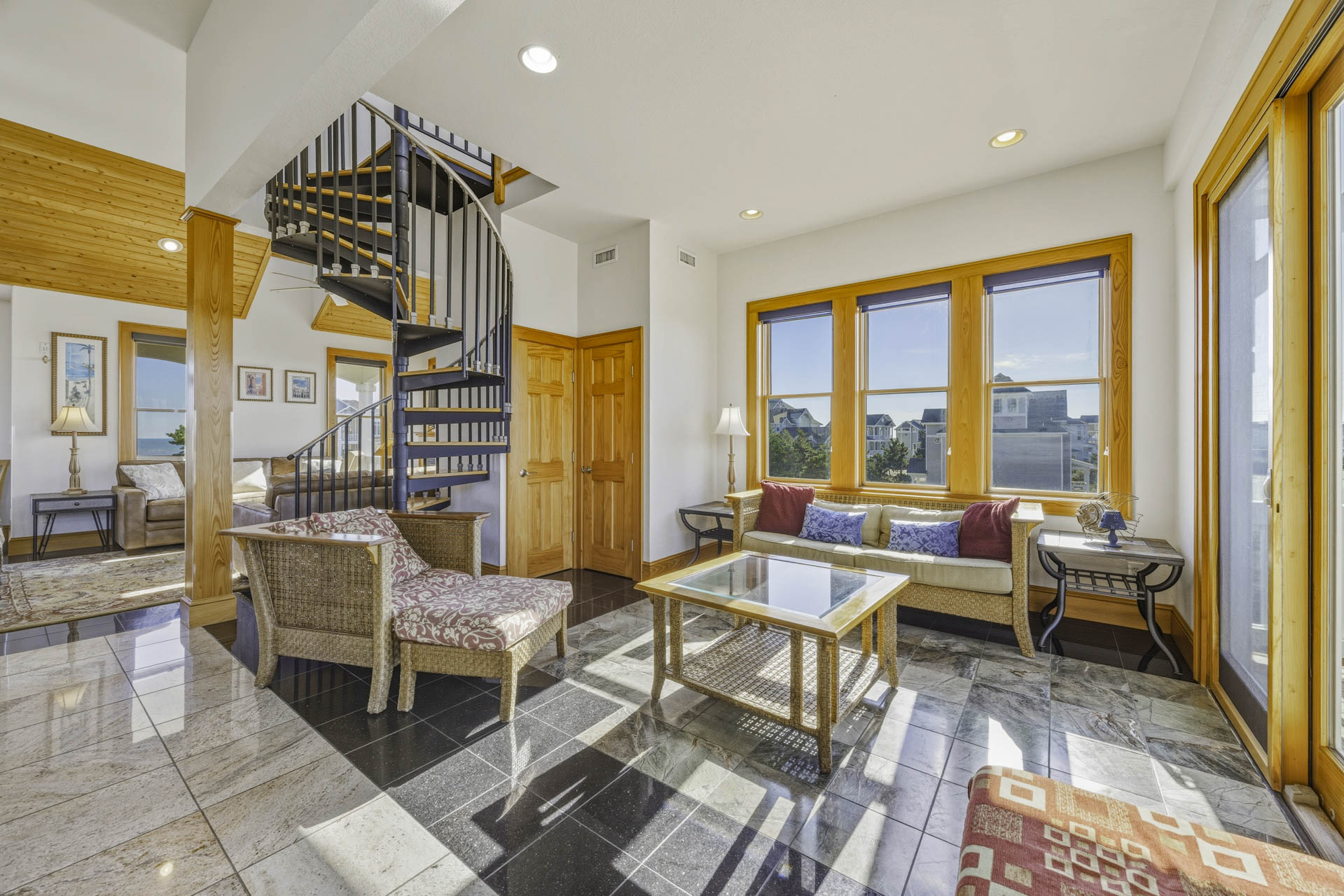 Surf Or Sound Realty 528 Hatteras Seaduction Great Room 6