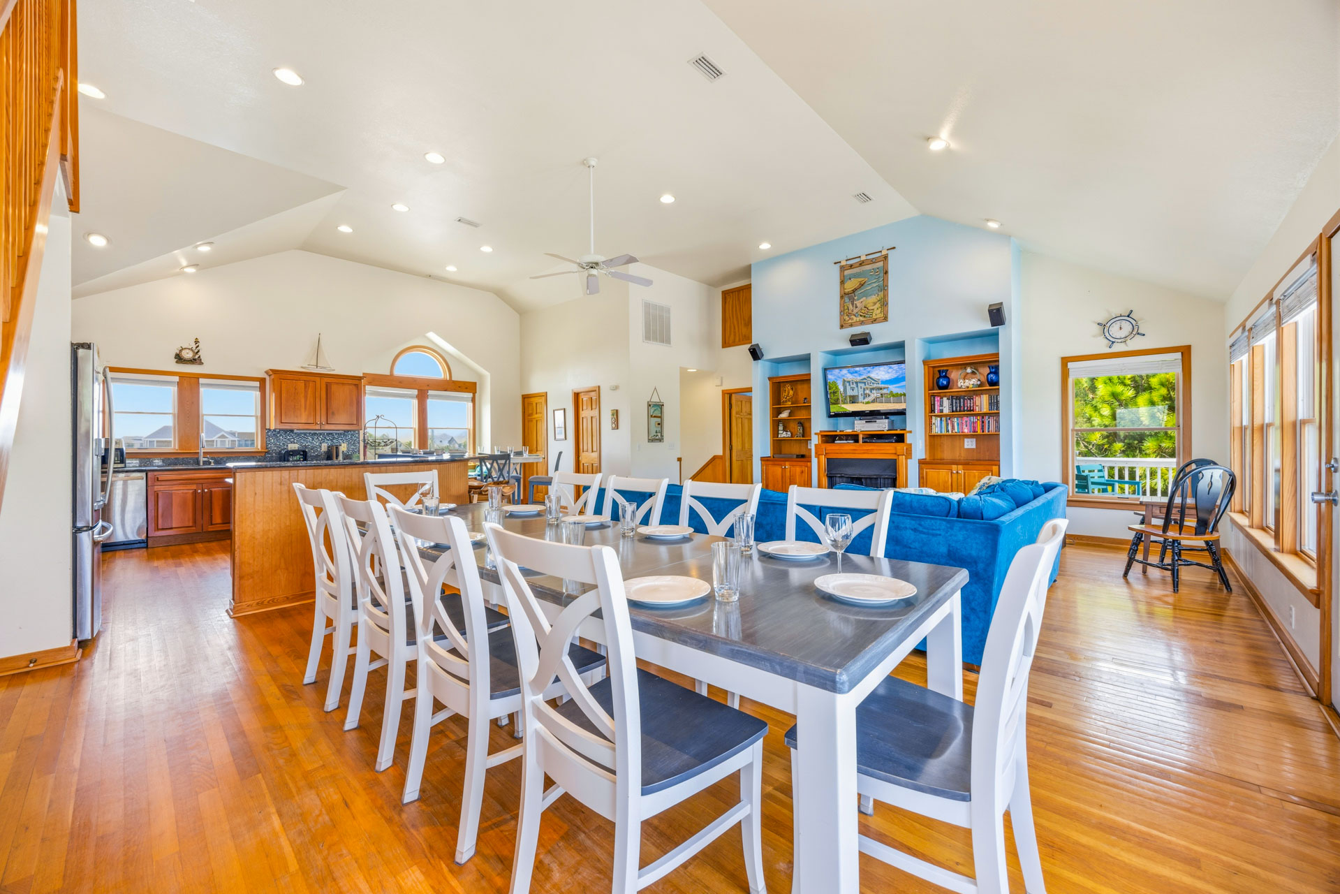 Surf Or Sound Realty 1259 The Annapolitan Dining Area 3