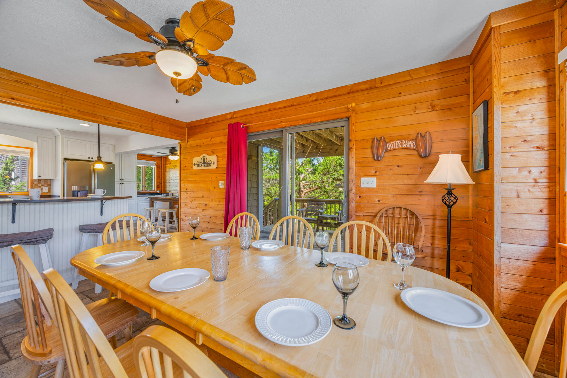 Surf Or Sound Realty 1258 Idle Minds Dining Area 2