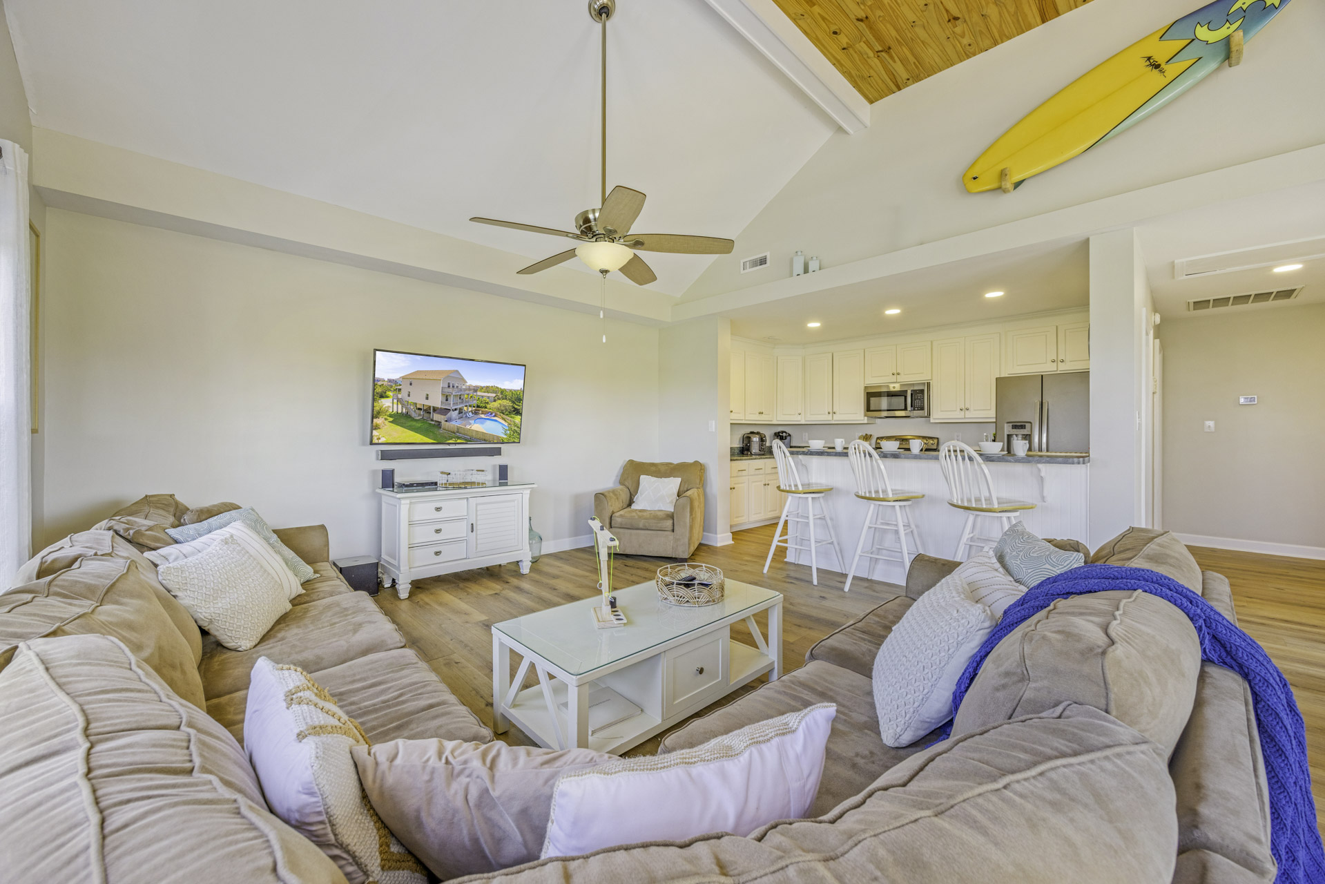 Surf Or Sound Realty 1236 Peace Of Paradise Great Room 1