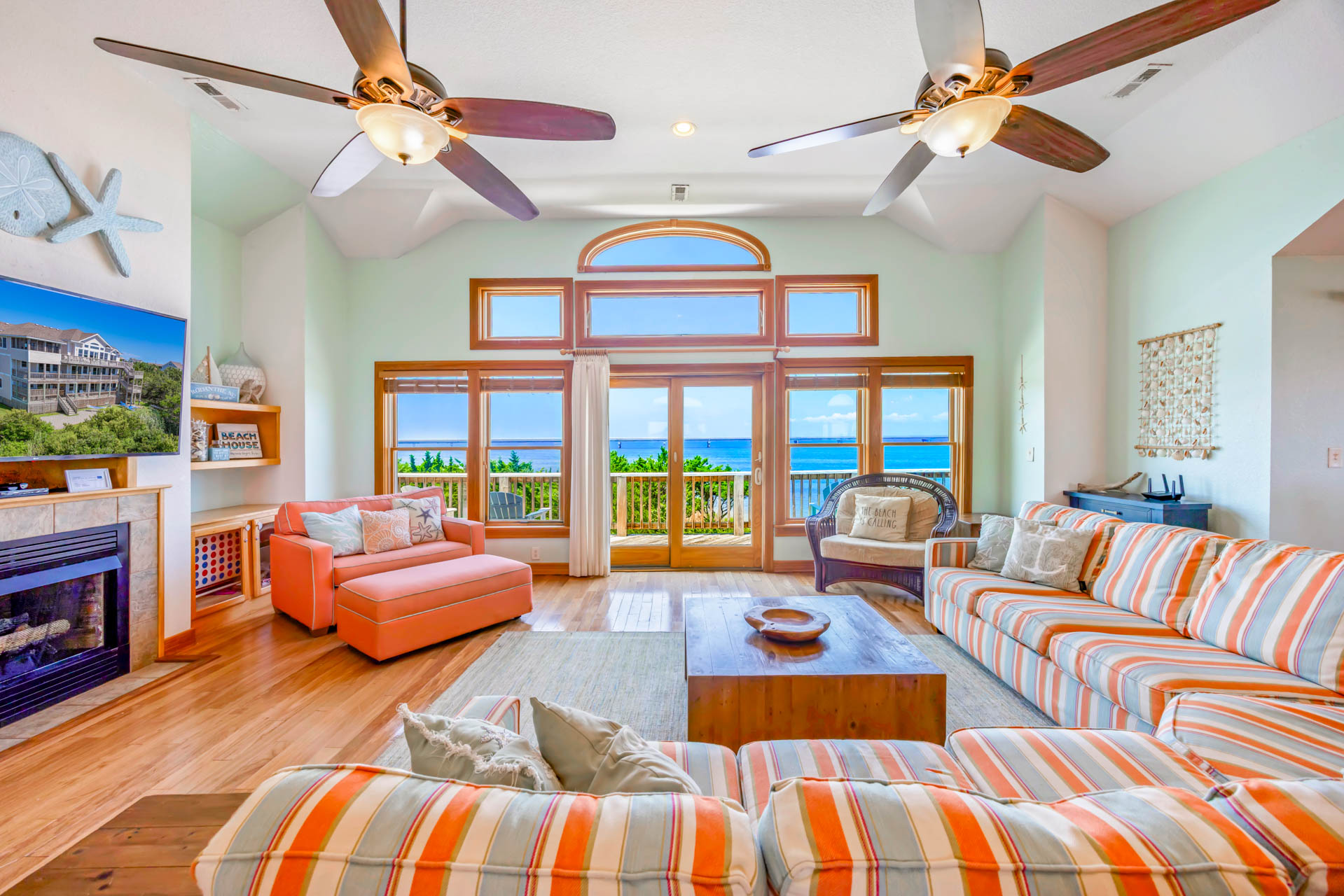 Surf Or Sound Realty 566 La Familia Great Room 4