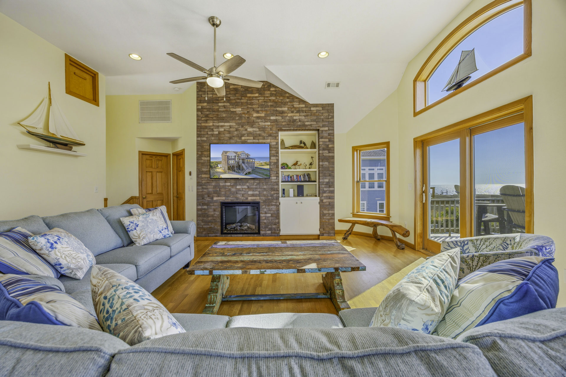 Surf Or Sound Realty 481 Sweet Tranquility Great Room 4