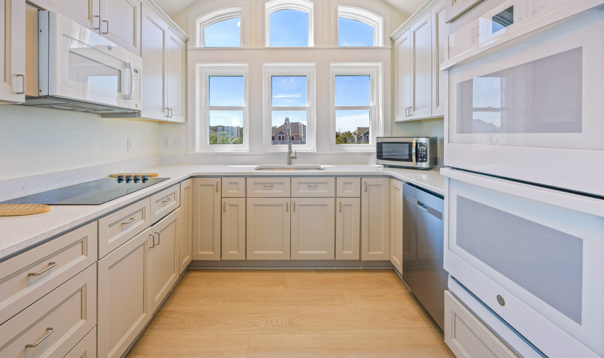 Surf Or Sound Realty 330 Legasea Kitchen 3