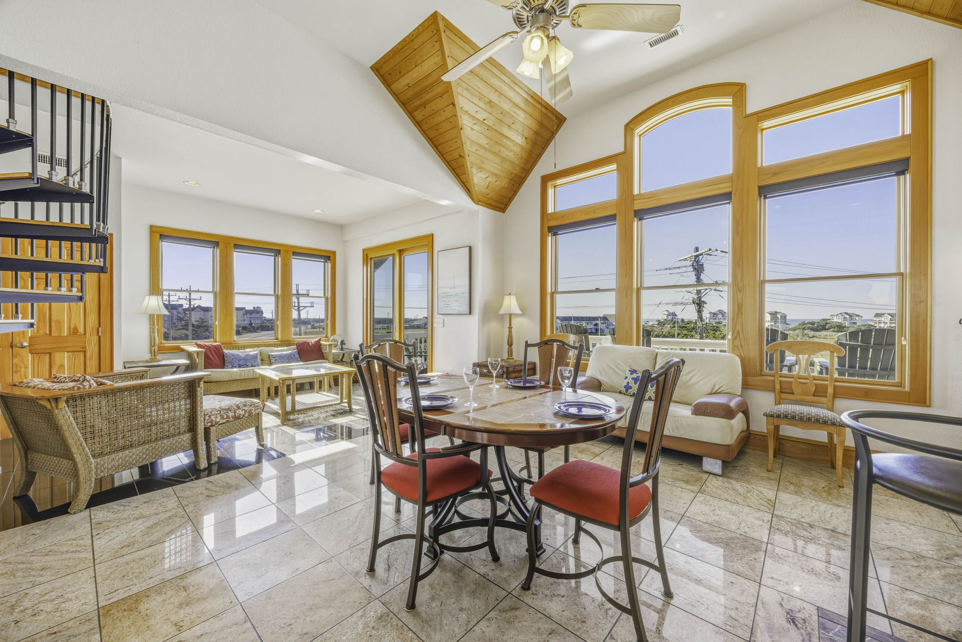 Surf Or Sound Realty 528 Hatteras Seaduction Dining Area 3