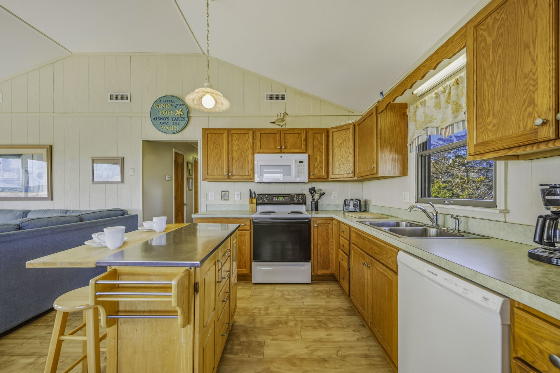 Surf Or Sound Realty 874 Bella Beach Box Kitchen 3