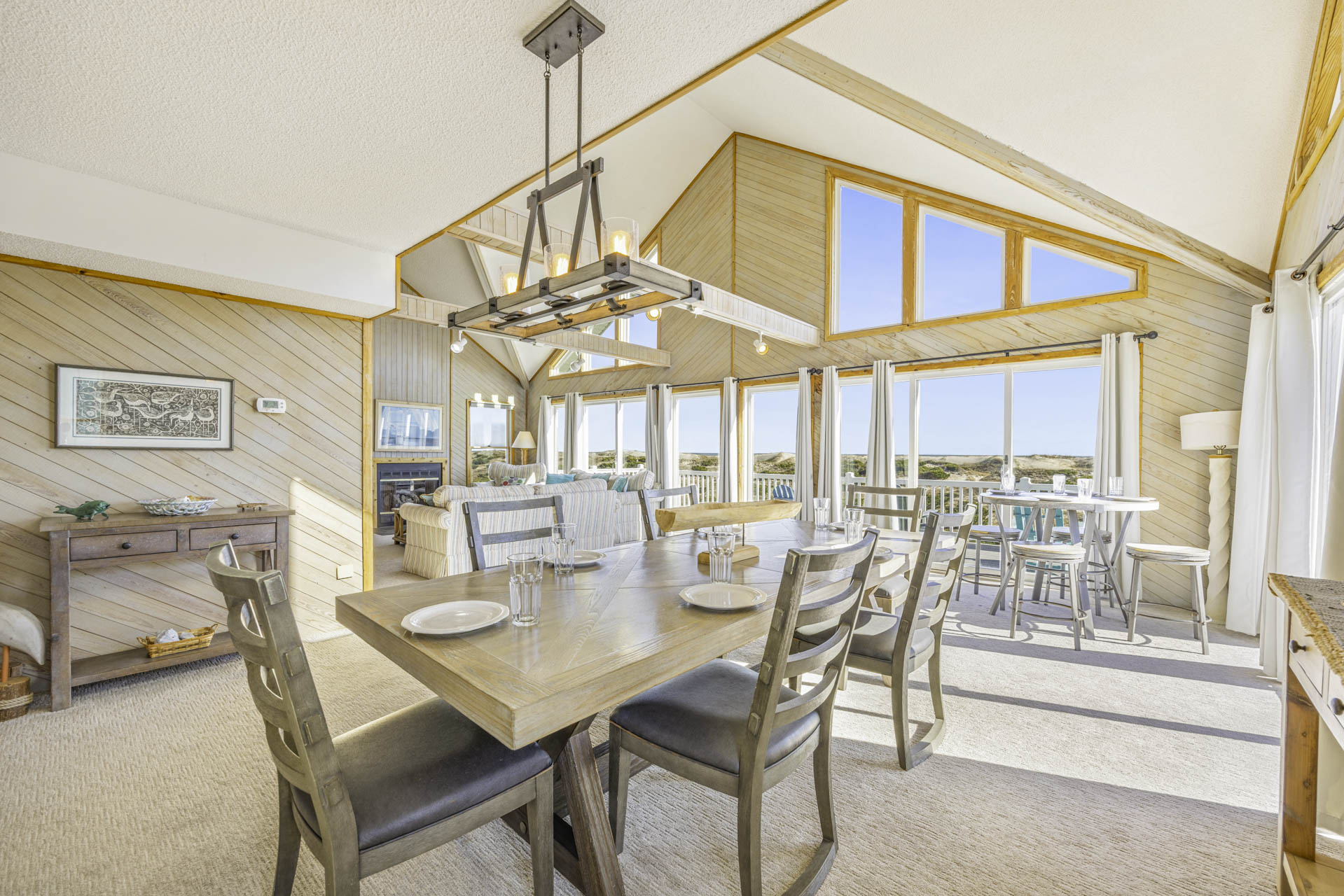 Surf Or Sound Realty 828 Peaceful Easy Feeling Dining Area 2