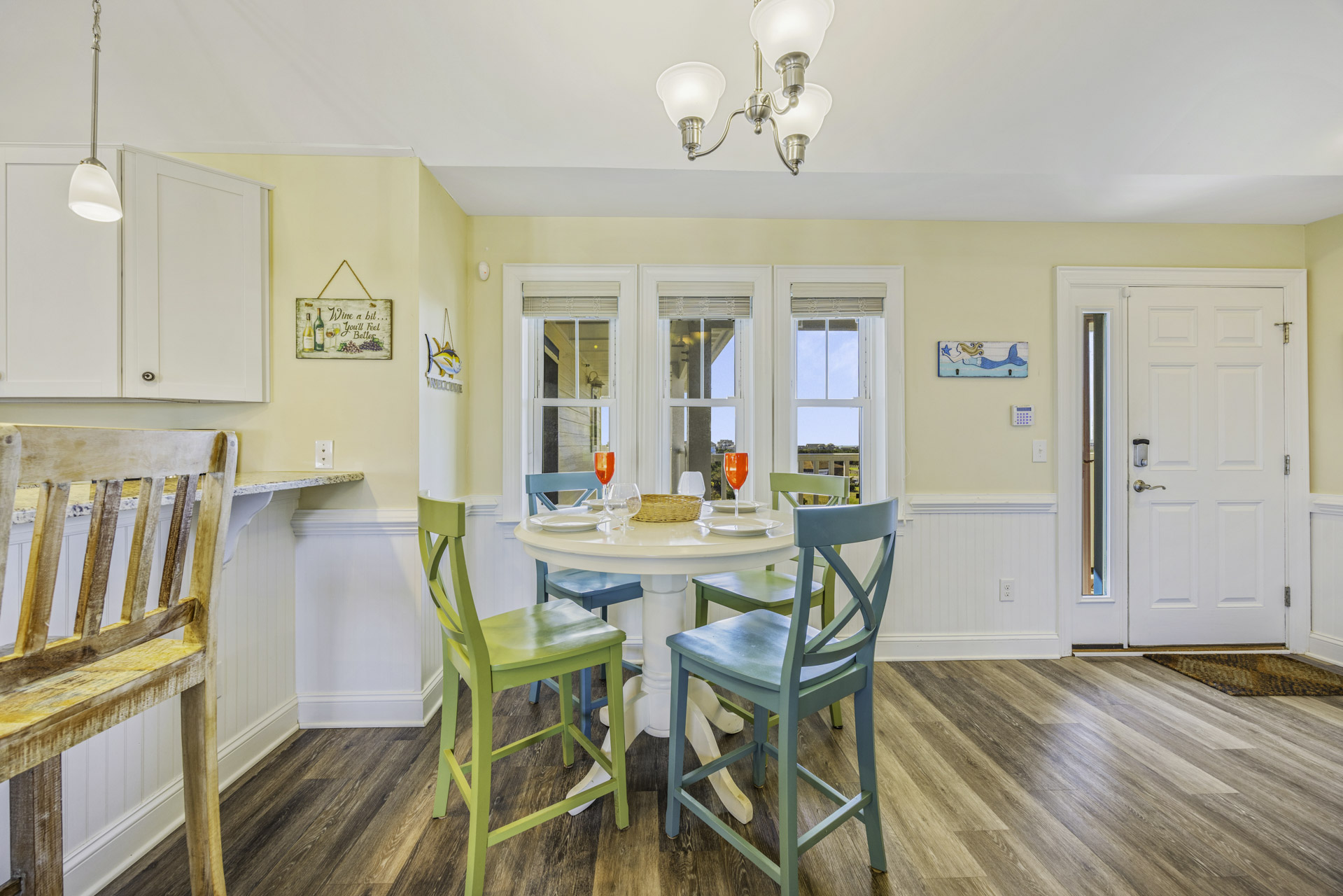Surf Or Sound Realty 1104 Bay Dream Believer Dining Area 4