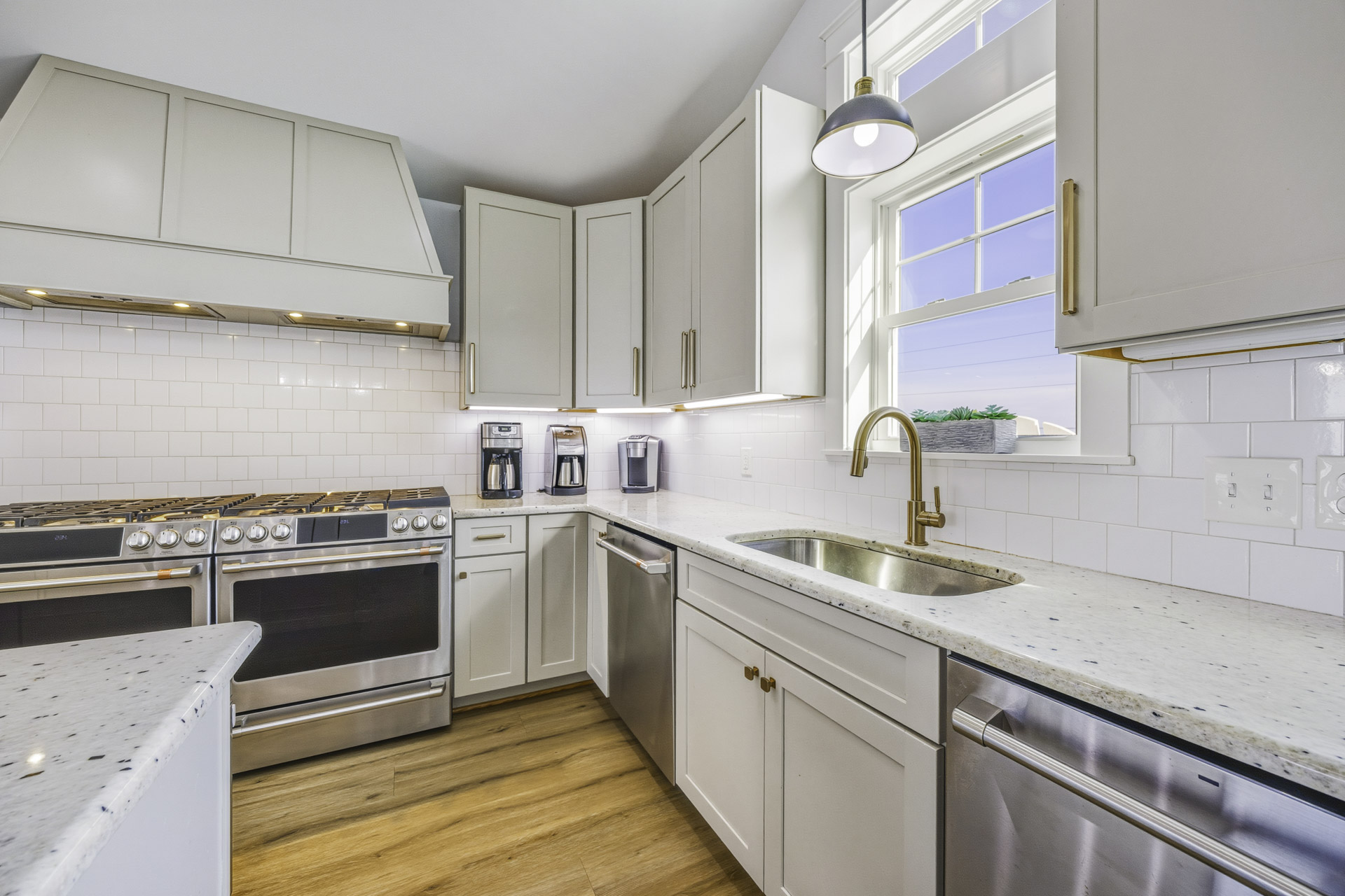 Surf Or Sound Realty 1000 Bellavues Kitchen 1