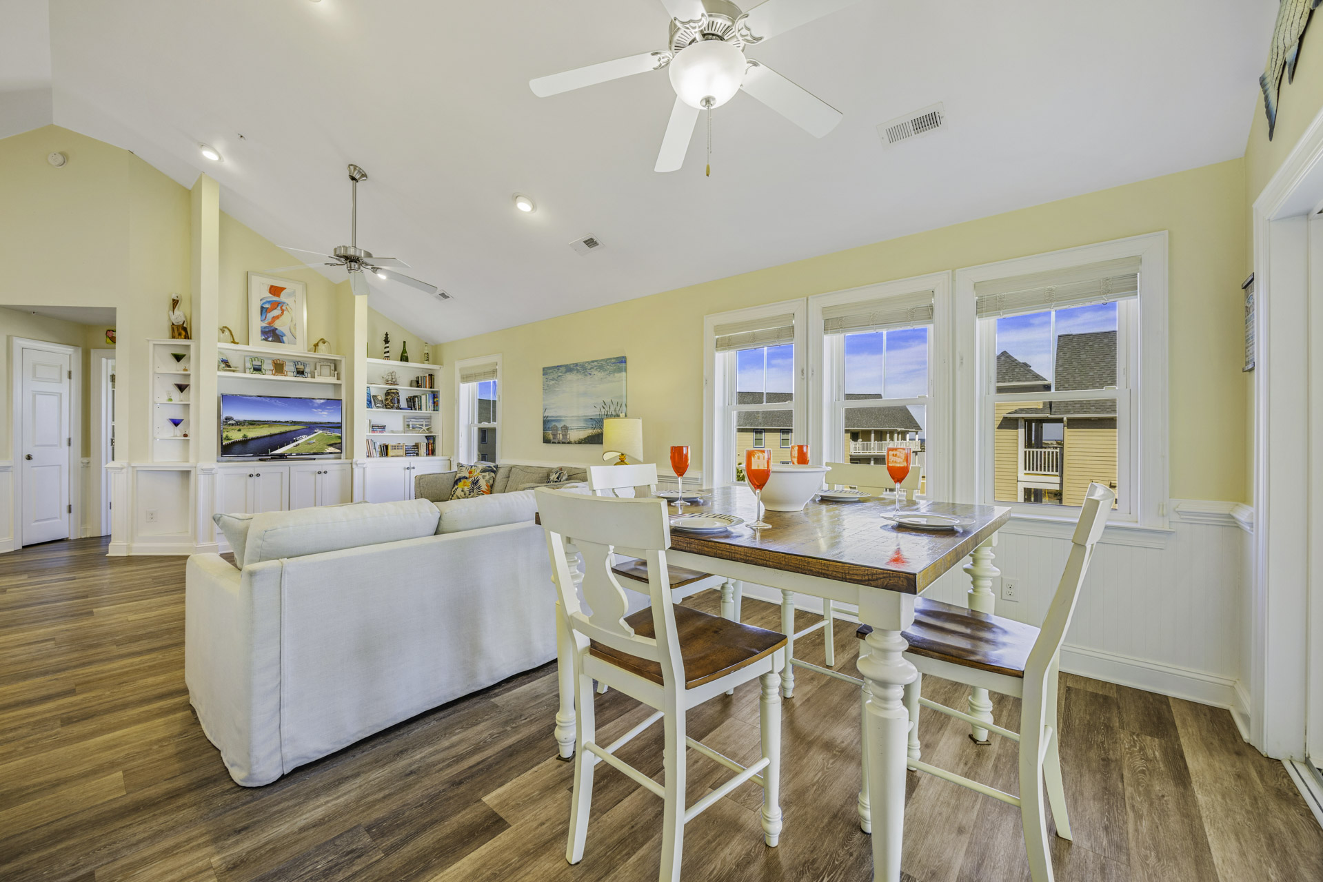 Surf Or Sound Realty 1104 Bay Dream Believer Dining Area 3