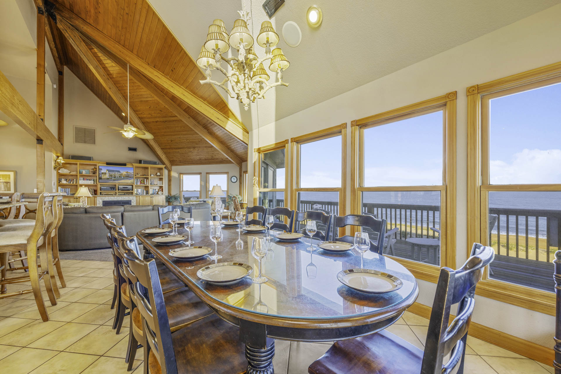 Surf Or Sound Realty 901 Flip Floppin Dining Area 2