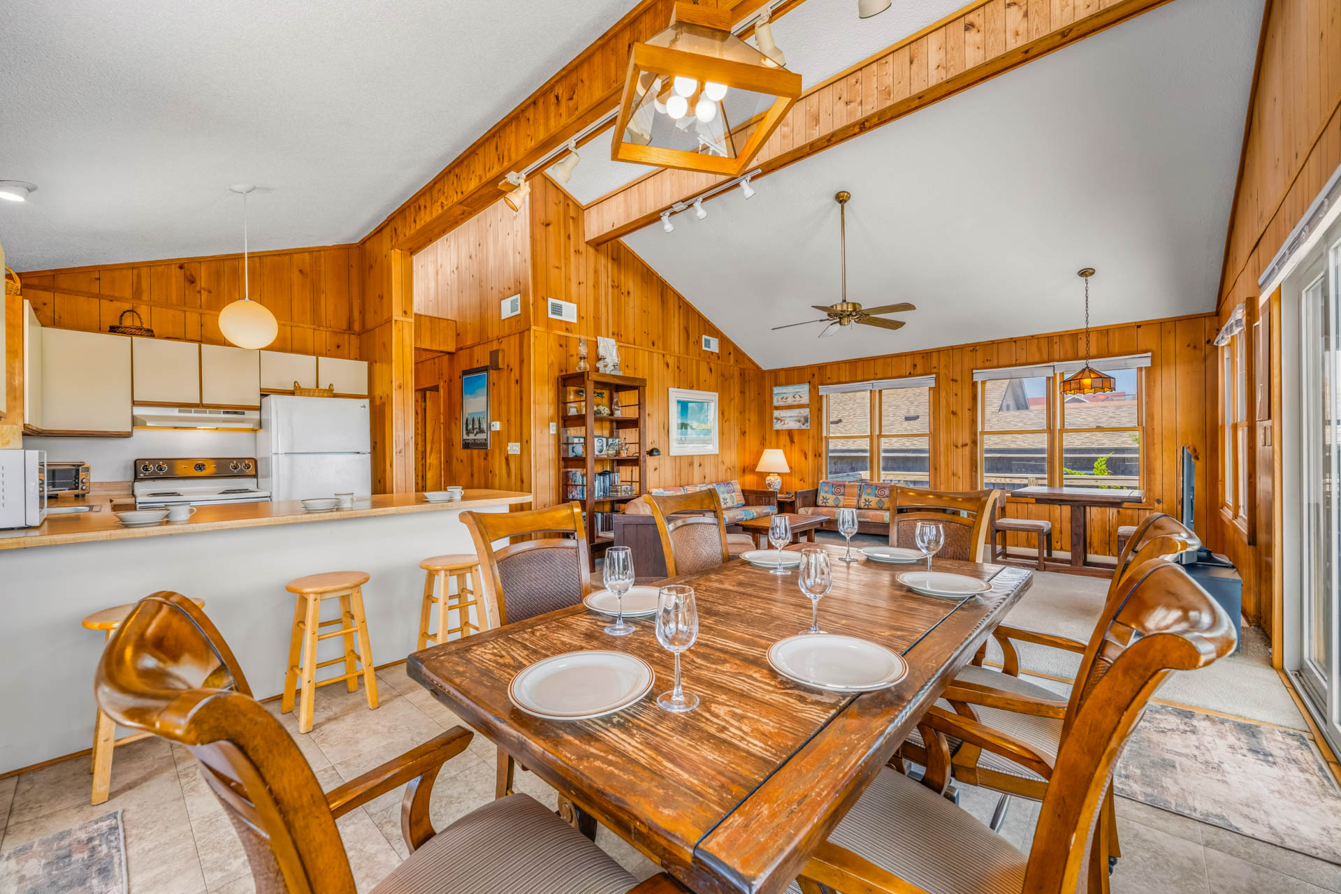 Surf Or Sound Realty 134 Aquarius Dining Area 4