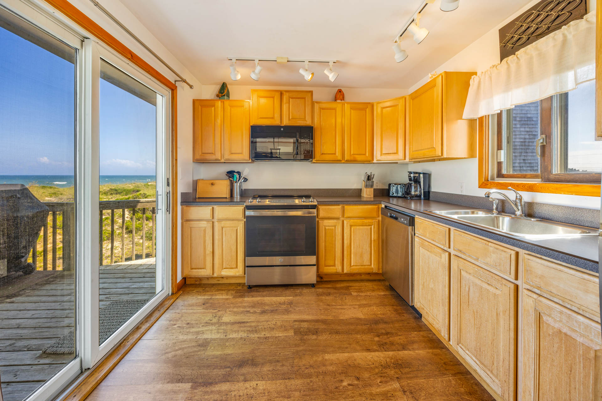 Surf Or Sound Realty 9 Reflections Kitchen 1