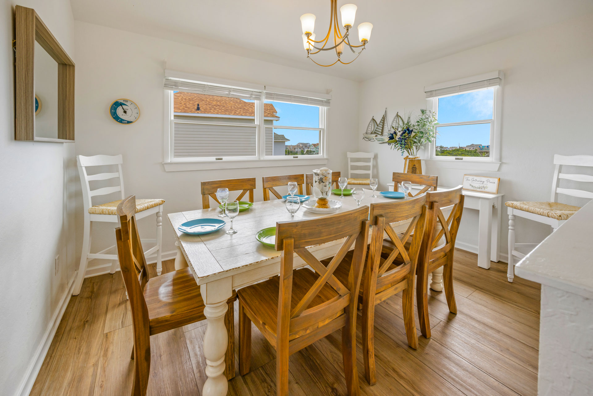 Surf Or Sound Realty 952 Hatteras Jack Dining Area 1