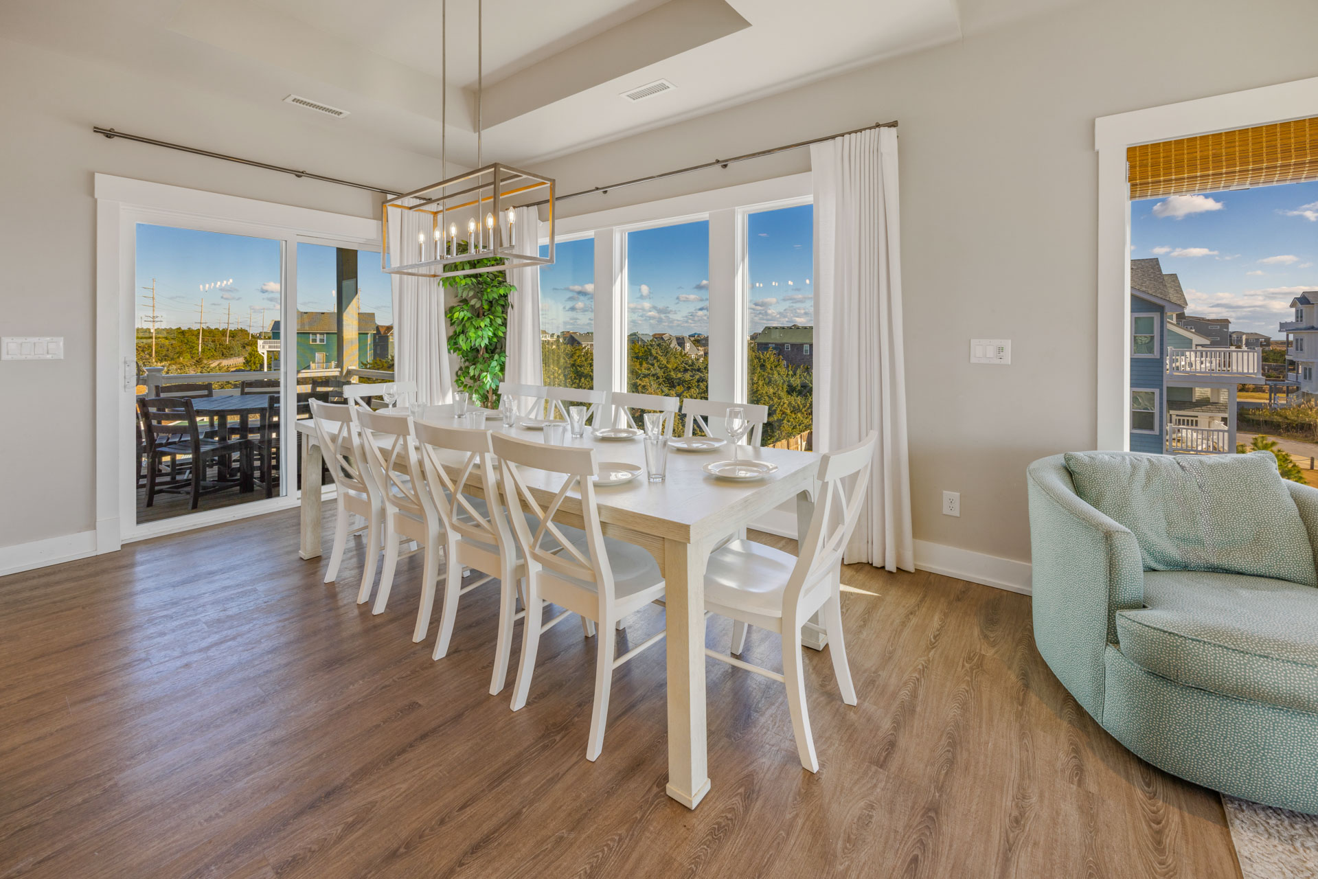 Surf Or Sound Realty 1219 Lunasea Dining Area 1