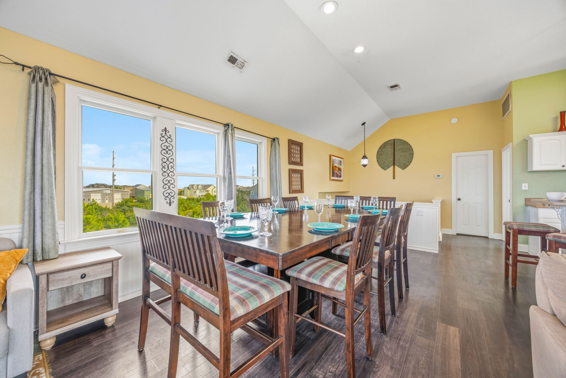 Surf Or Sound Realty 926 Dreamer's Landing Dining Area 1