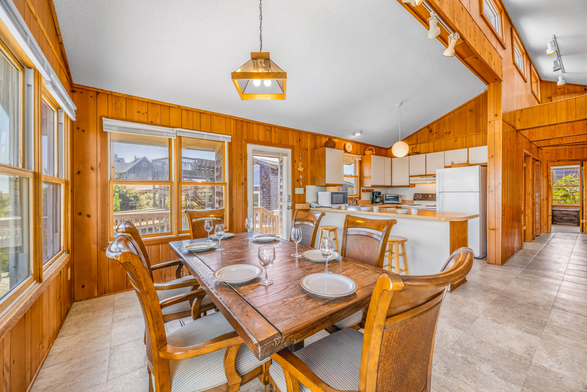 Surf Or Sound Realty 134 Aquarius Dining Area 2