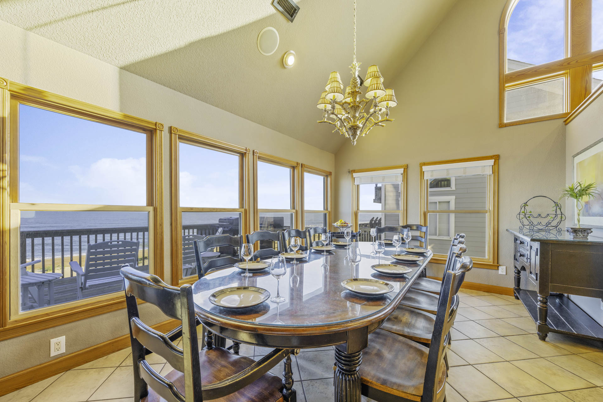 Surf Or Sound Realty 901 Flip Floppin Dining Area 3