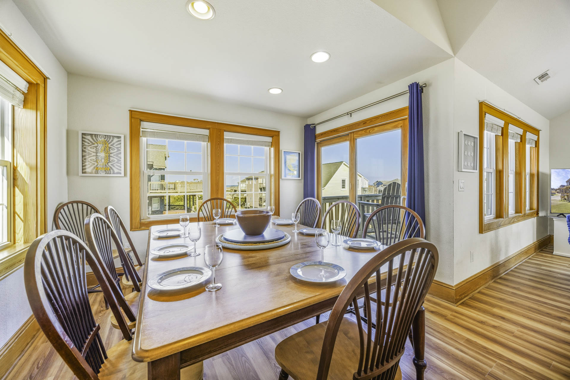 Surf Or Sound Realty 902 Triple Fins Dining Area 2