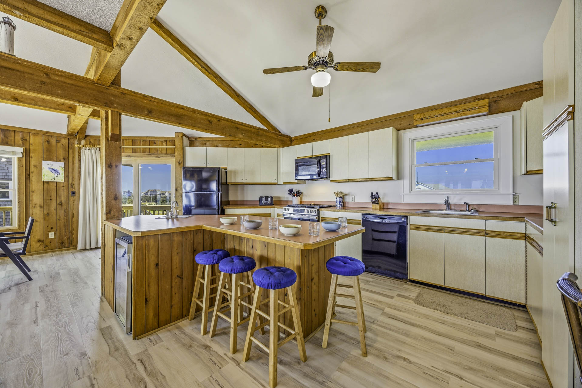 Surf Or Sound Realty 1222 Beachfront Bliss Kitchen 2