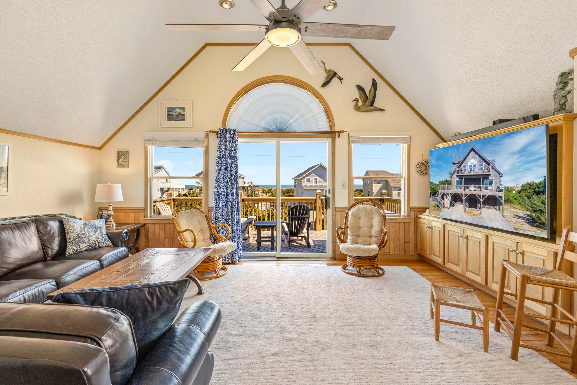 Surf Or Sound Realty 1094 Sea Lady Great Room 1