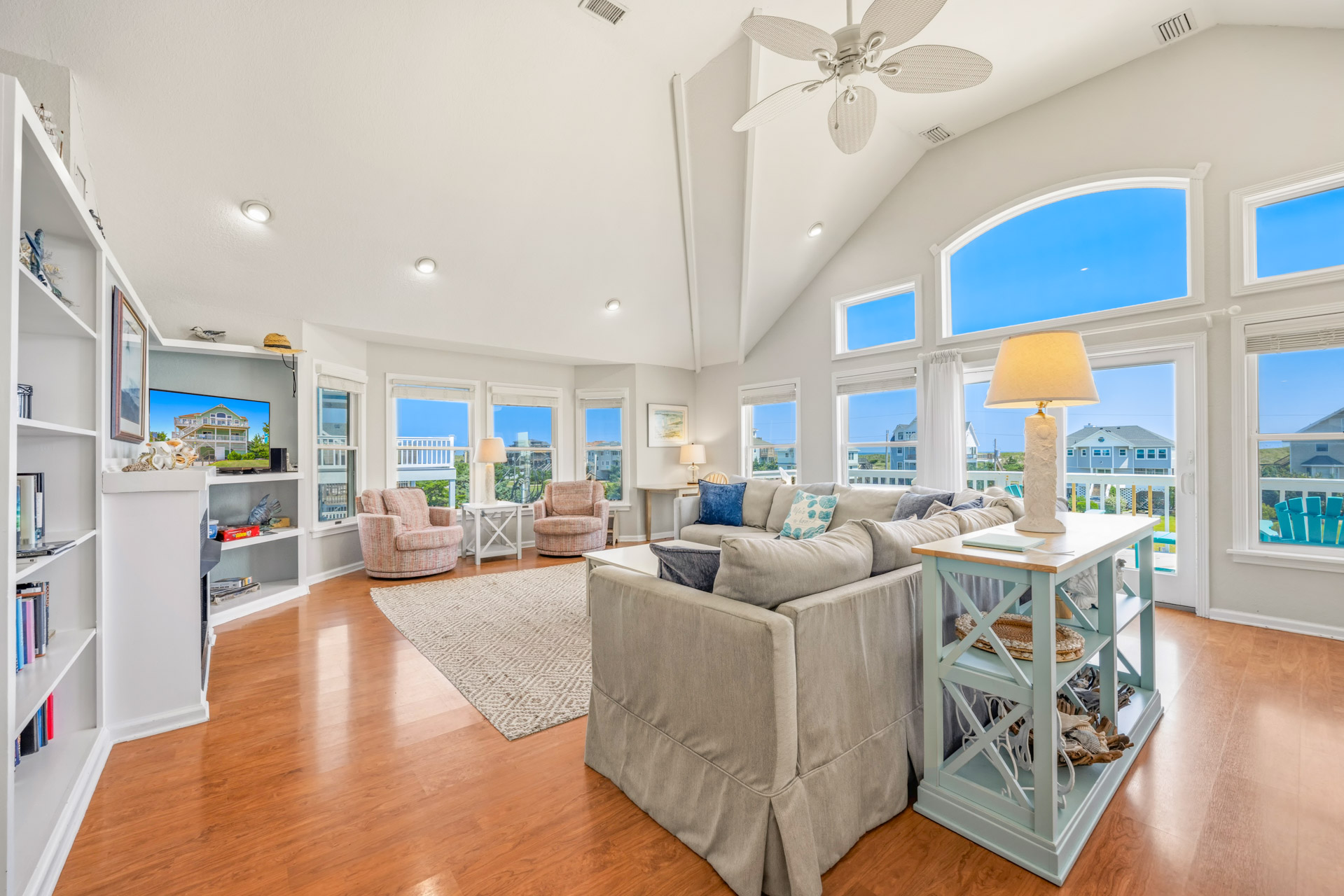 Surf Or Sound Realty 868 Forever Sunshine Great Room 1