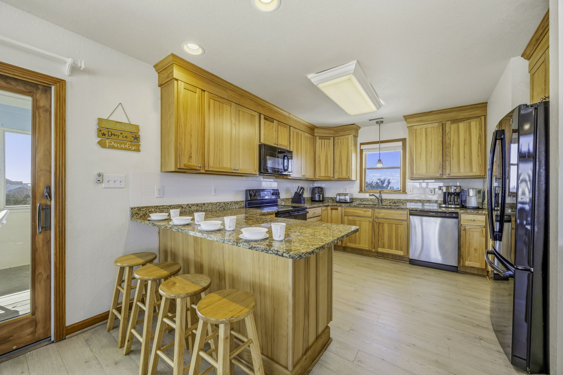 Surf Or Sound Realty 201 Blue Waves Kitchen 2