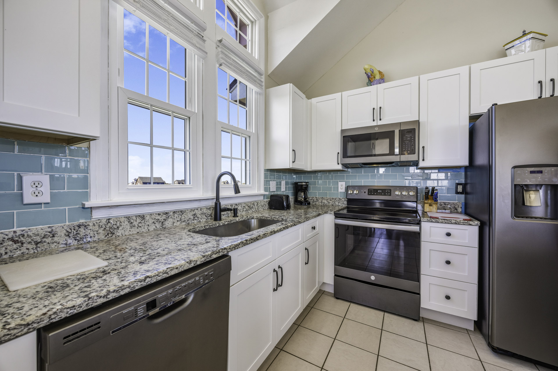 Surf Or Sound Realty 584 Skipper's Gig Kitchen 4