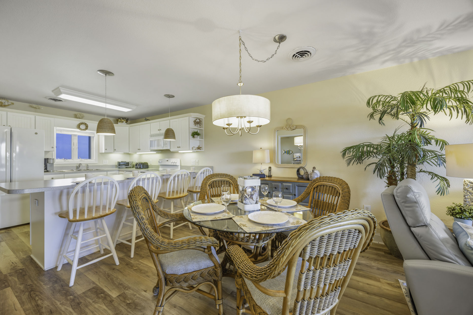 Surf Or Sound Realty 582 Top Notch Dining Area 3