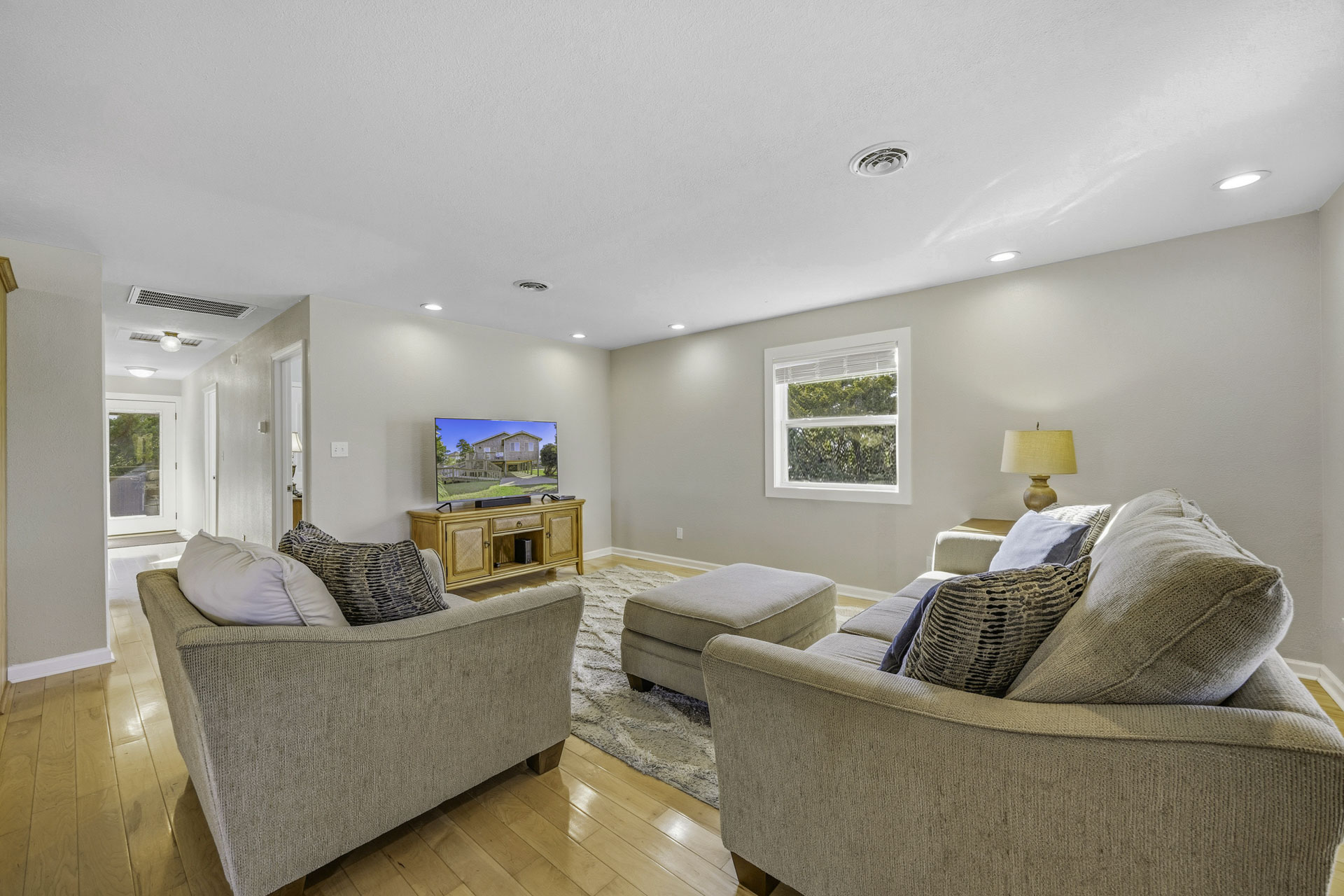 Surf Or Sound Realty 922 Soulshine Great Room 3