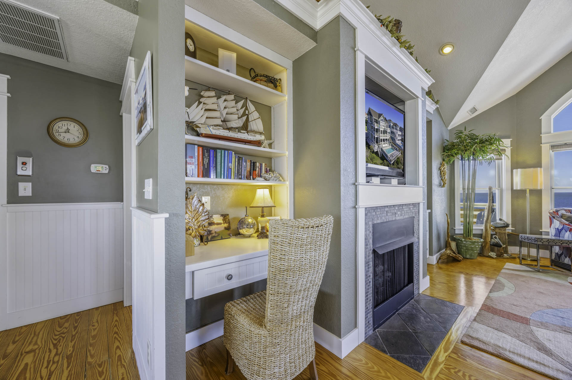 Surf Or Sound Realty 438 Sounds Terrific Workstation