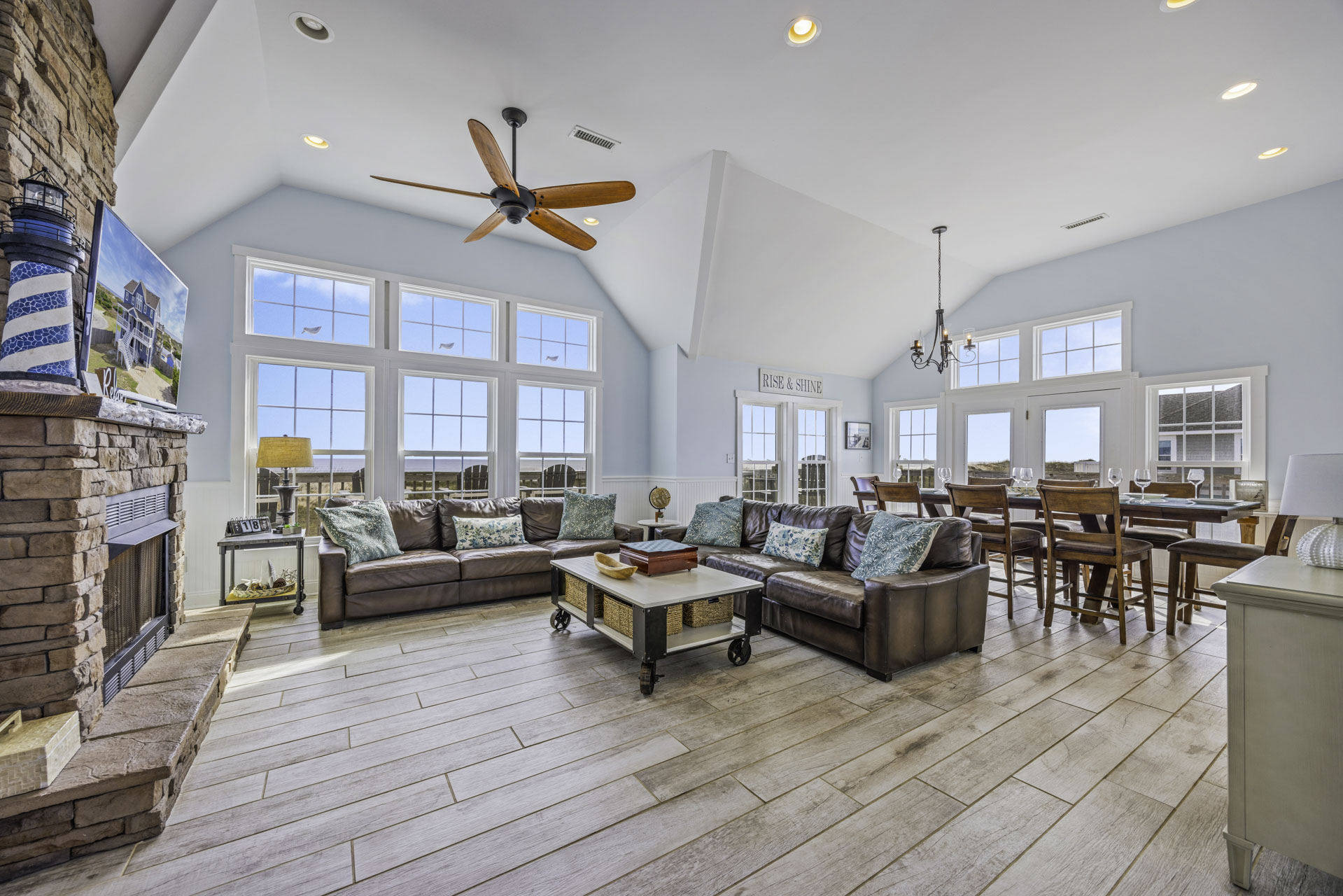 Surf Or Sound Realty 1231 Rise N Shine Great Room 1