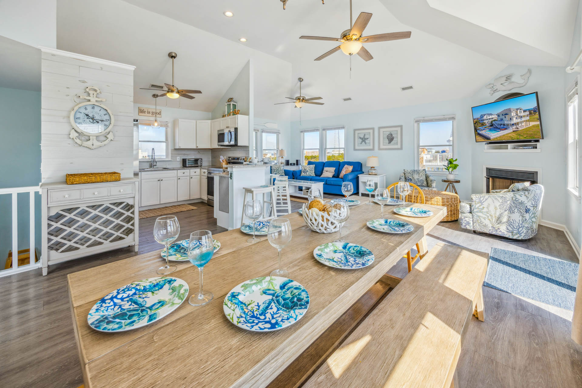Surf Or Sound Realty 262 Endless Summer Dining Area 2