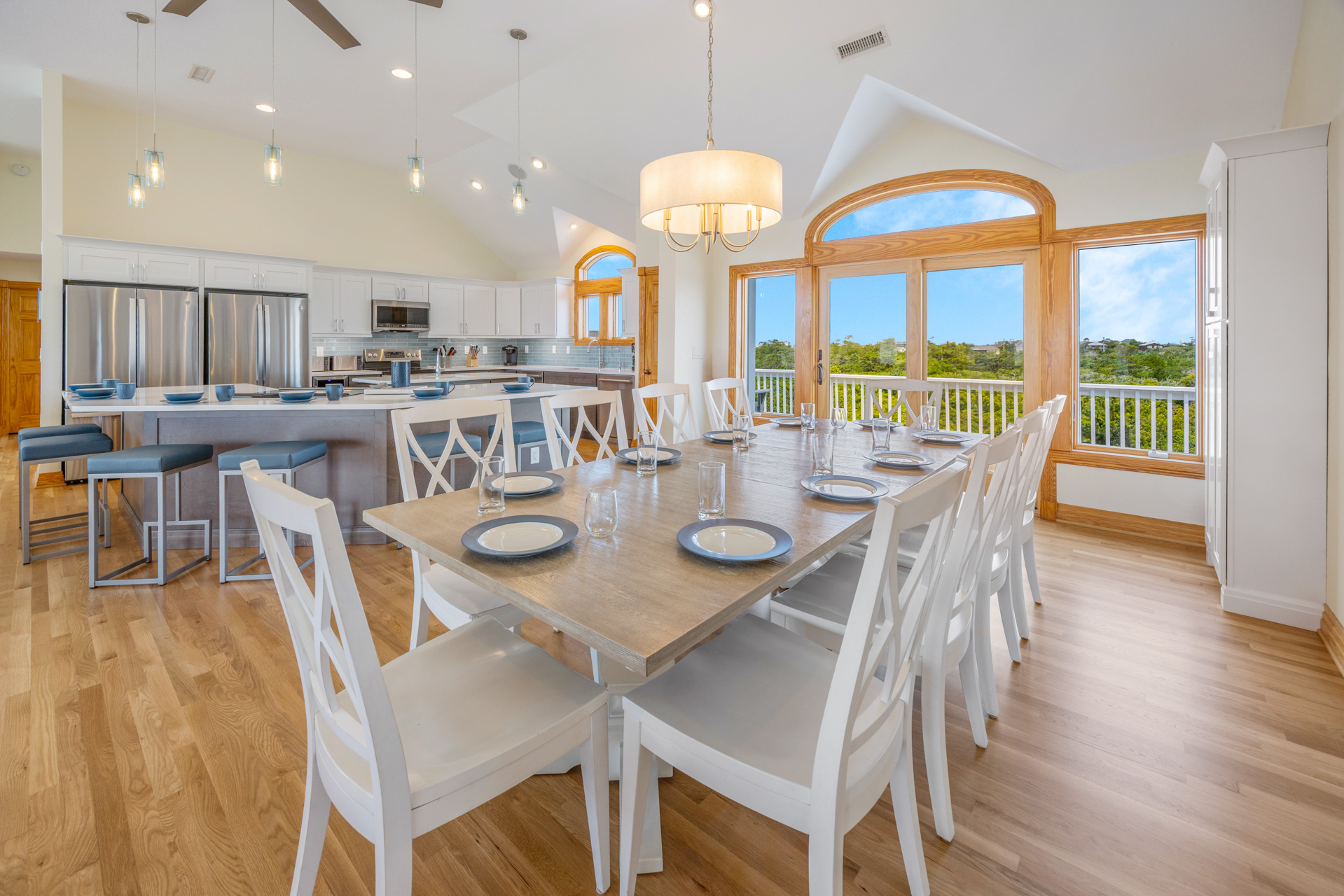 Surf Or Sound Realty 1067 Carolina Bliss Dining Area 4