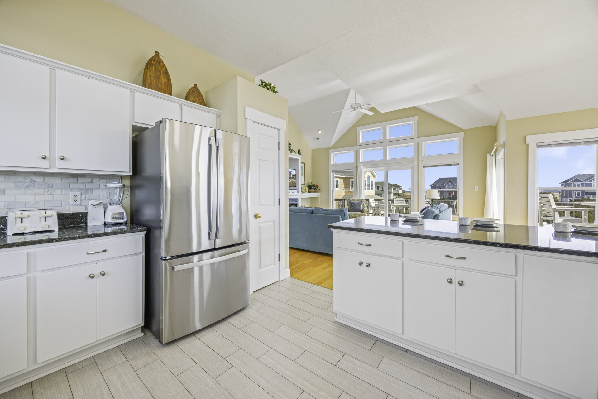 Surf Or Sound Realty 264 Splish Splash Kitchen 4