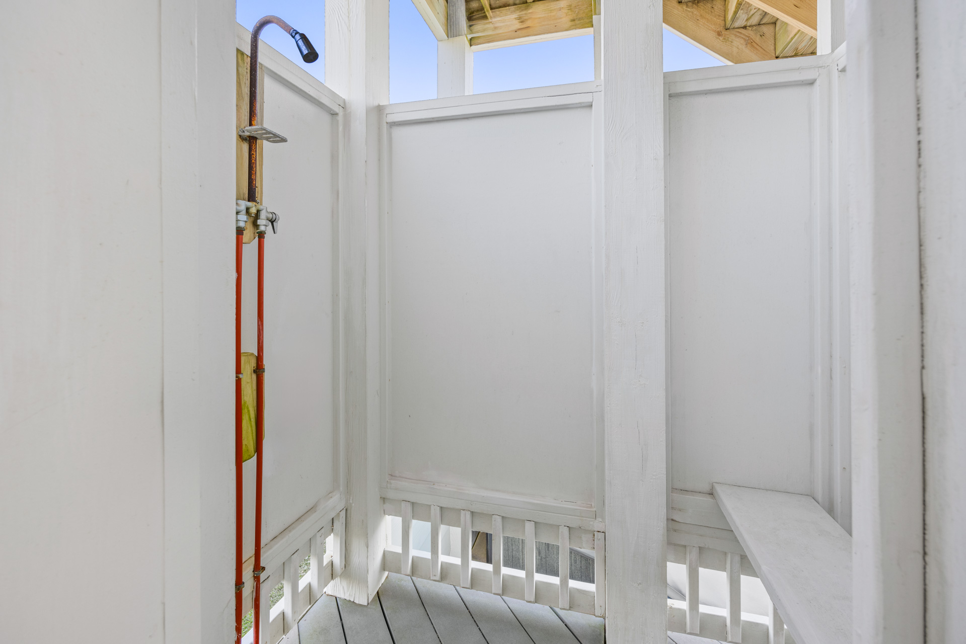 Surf Or Sound Realty 612 Yellowfin Outdoor Shower
